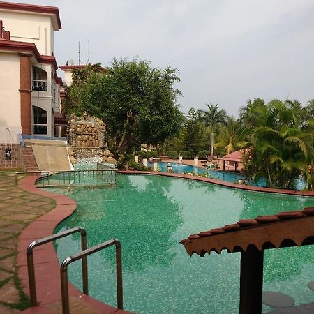 Hotel Ocean Waves Sun Baga Exterior foto