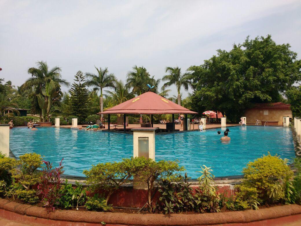 Hotel Ocean Waves Sun Baga Exterior foto